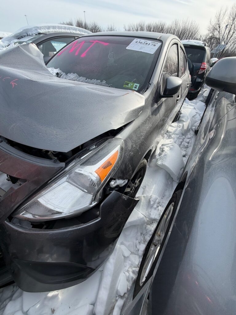 autos en subasta con daños visibles