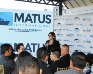Importadores participando en una jornada de capacitación empresarial.